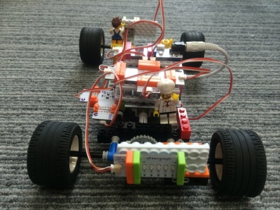 littleBitsとレゴを組み合わせた車